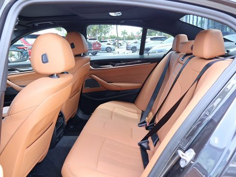 Used 2023 BMW 530e w/ Premium Package image 38