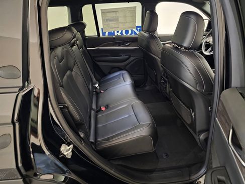 New 2025 Jeep Grand Cherokee Limited w/ Luxury Tech Group II image 44
