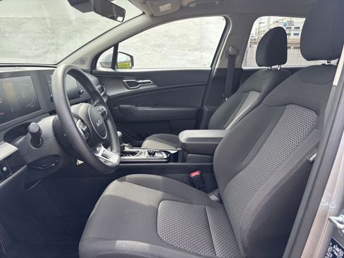 Used 2025 Kia Sportage LX image 25
