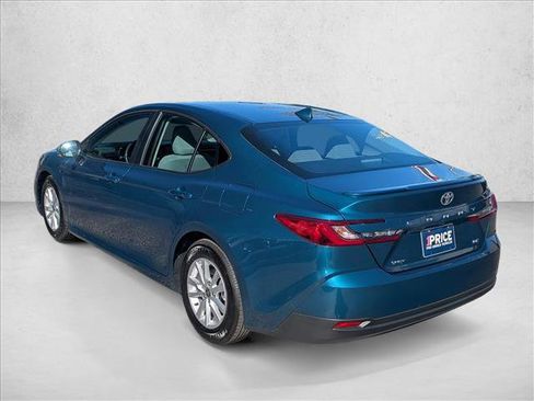 Used 2025 Toyota Camry LE image 7