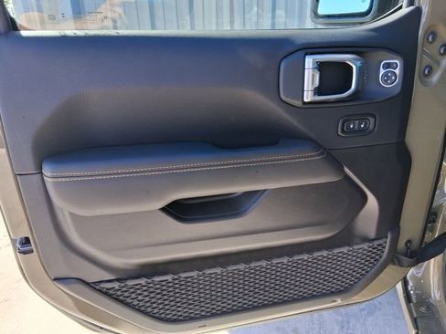 New 2026 Jeep Gladiator Sport image 18