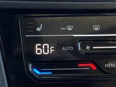 Certified 2025 Volkswagen Jetta SE image 19