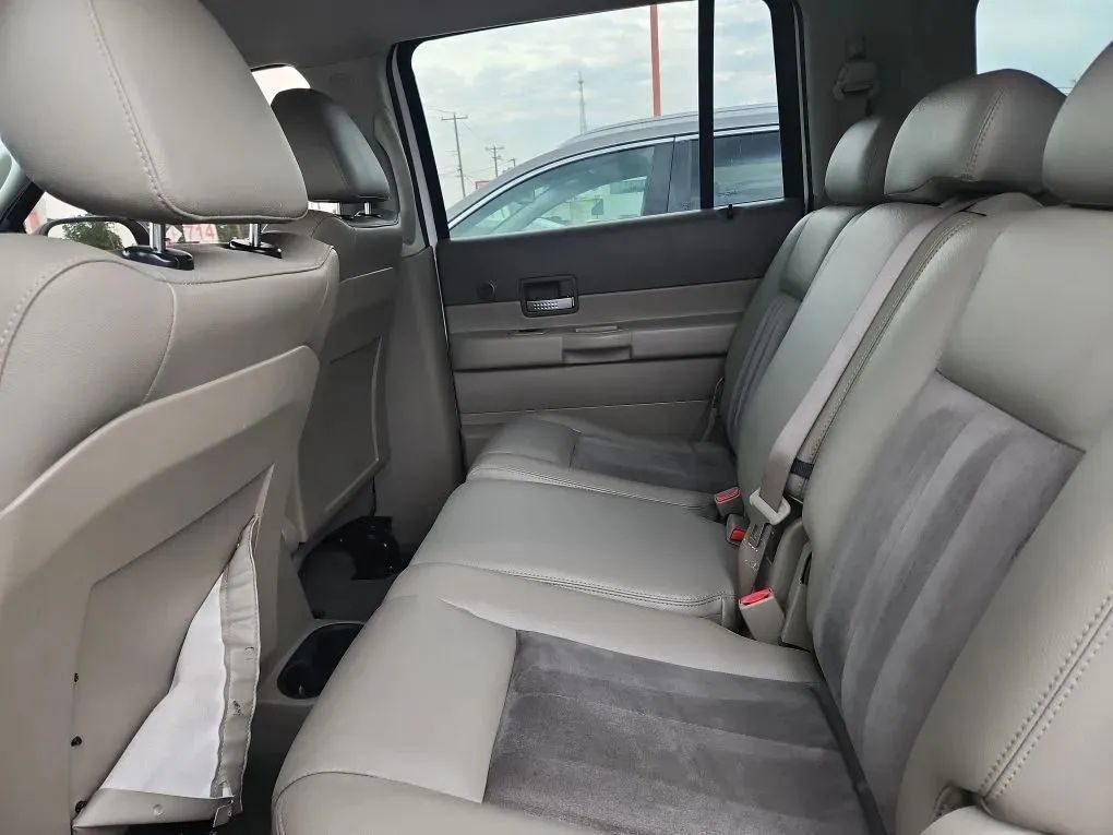 Used 2007 Dodge Durango Limited RWD image 3