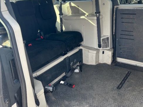 Used 2012 Dodge Grand Caravan SE image 19