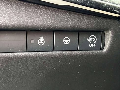 Used 2025 Nissan Kicks SR w/ SR Premium Package image 19