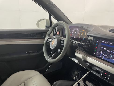 New 2025 Porsche Cayenne GTS image 12