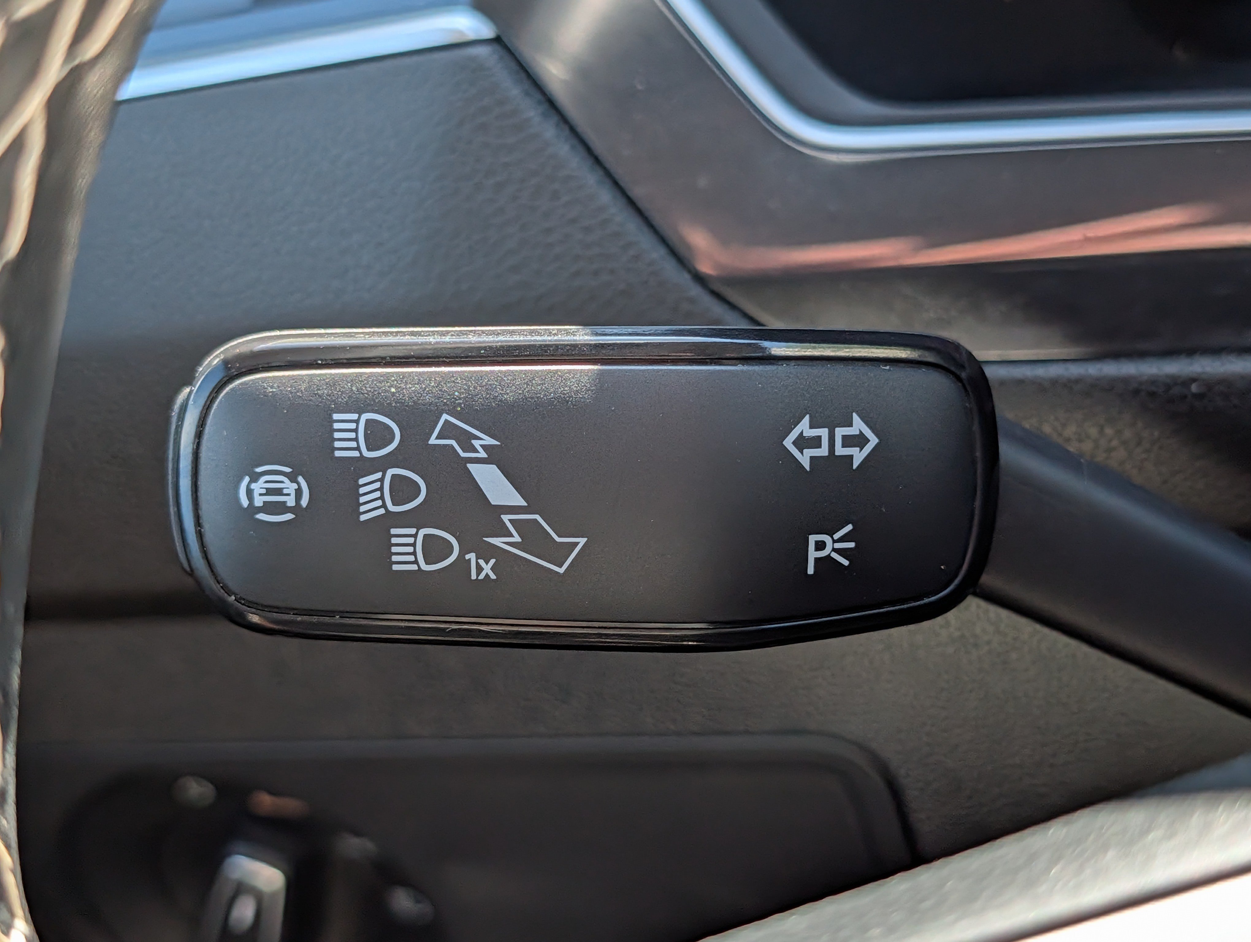 Certified 2024 Volkswagen Tiguan SE AWD/4WD image 31