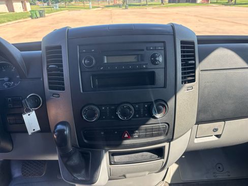 Used 2007 Dodge Sprinter 2500 w/ Cooling Group image 21