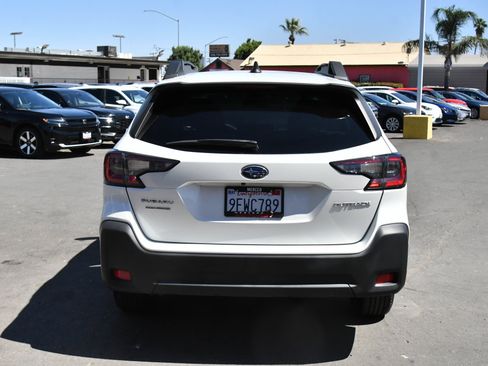 Used 2023 Subaru Outback Premium AWD/4WD image 7