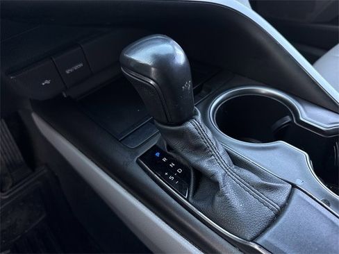 Used 2021 Toyota Camry SE image 19