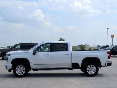 Used 2025 Chevrolet Silverado 2500 High Country w/ Technology Package AWD/4WD image 4