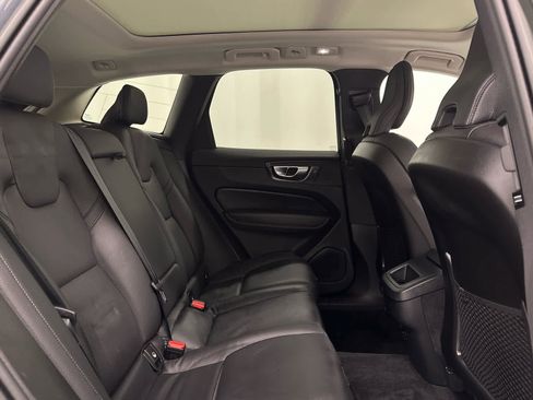 Used 2023 Volvo XC60 B5 Plus image 18