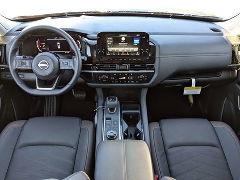 New 2025 Nissan Pathfinder Platinum image 17