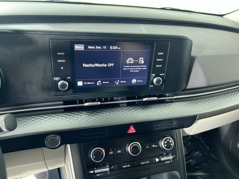 Used 2023 Kia Carnival LX FWD image 24