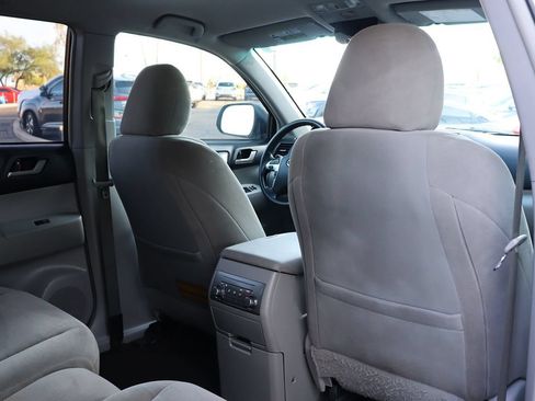 Used 2013 Toyota Highlander Plus FWD image 28