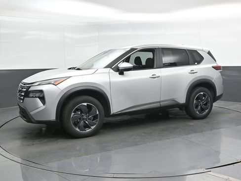 Used 2024 Nissan Rogue SV FWD image 8