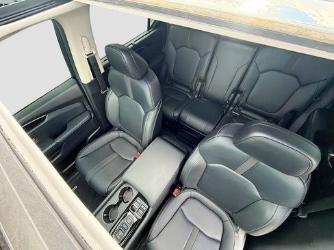 Used 2025 Honda Pilot Touring image 23