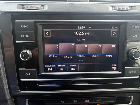 Used 2019 Volkswagen Golf S image 29