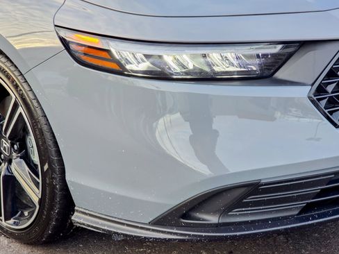 Used 2025 Honda Accord Sport image 9
