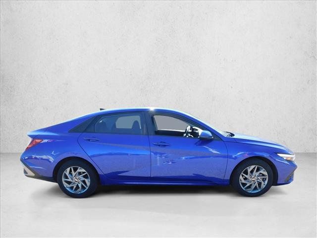 Used 2024 Hyundai Elantra SEL FWD image 7