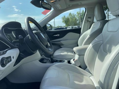 Used 2022 Jeep Cherokee Limited AWD/4WD image 14
