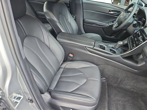 Used 2021 Toyota Avalon XLE w/ Carpet Mat Package (TMS) image 18