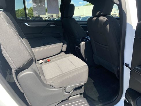 Used 2025 GMC Acadia Elevation image 12