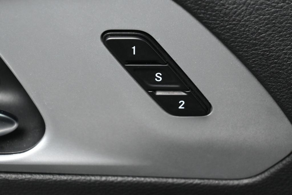 Used 2025 Chrysler Pacifica Limited FWD image 15