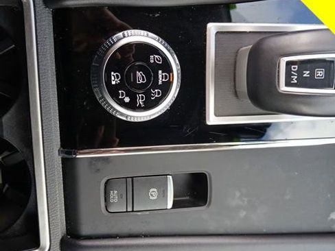 Used 2024 Mitsubishi Outlander SE image 24