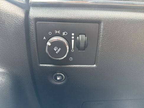 Used 2022 Jeep Grand Cherokee Limited image 12