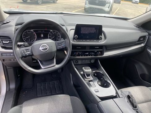 Used 2025 Nissan Rogue SV FWD image 15