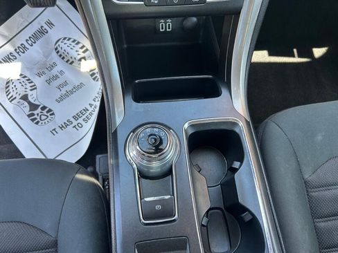 Used 2019 Ford Fusion SE FWD image 10