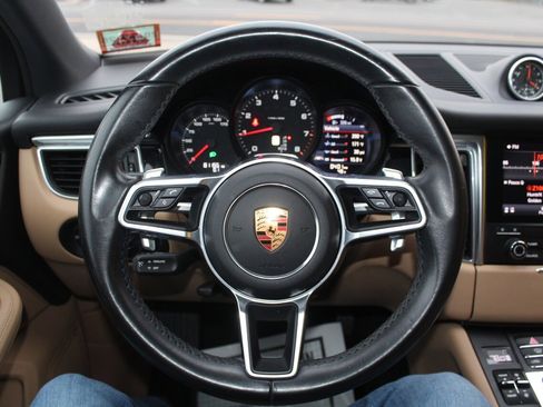 Used 2018 Porsche Macan image 6