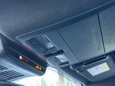 Used 2025 MAZDA MAZDA3 2.5 S Hatchback w/ Premium Pkg image 24