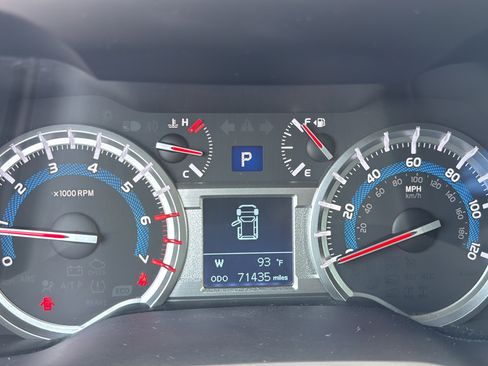 Used 2018 Toyota 4Runner TRD Off-Road AWD/4WD image 19