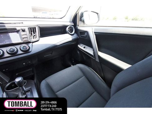 Used 2018 Toyota RAV4 LE FWD image 11