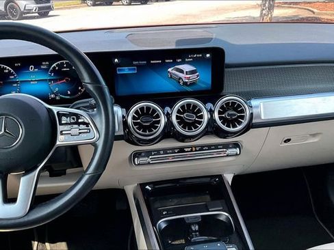 Used 2022 Mercedes-Benz GLB 250 w/ Premium Package Lite image 9