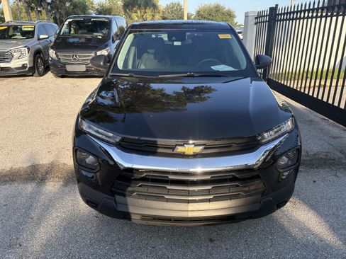 Used 2022 Chevrolet TrailBlazer LS FWD image 2