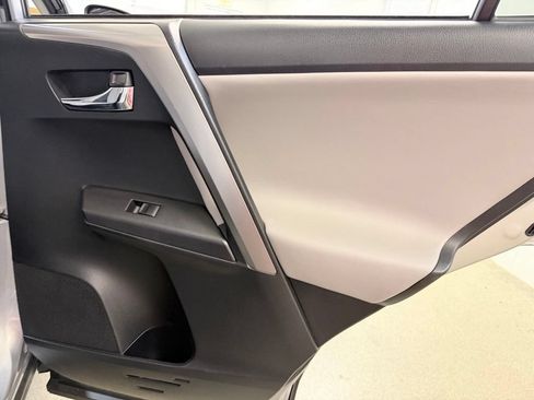 Used 2018 Toyota RAV4 XLE FWD image 27