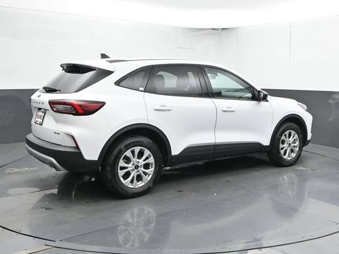 Used 2025 Ford Escape Active AWD/4WD image 3