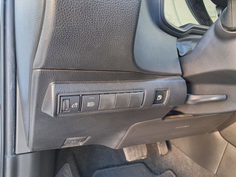 Used 2022 Toyota Corolla LE image 19