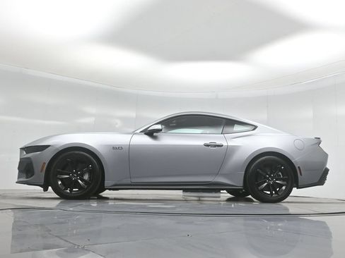 Used 2025 Ford Mustang GT RWD image 7