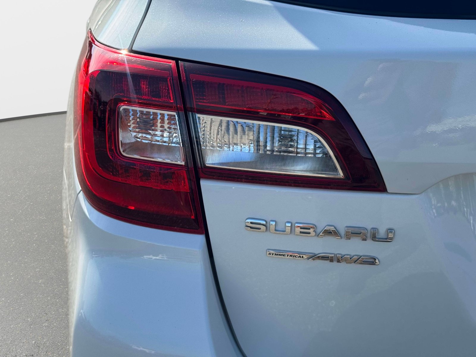 Used 2018 Subaru Outback 2.5i Premium AWD/4WD image 10