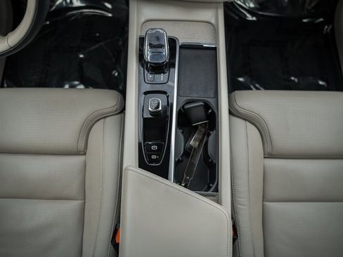 Used 2022 Volvo XC60 T8 Inscription w/ Advanced Package image 25