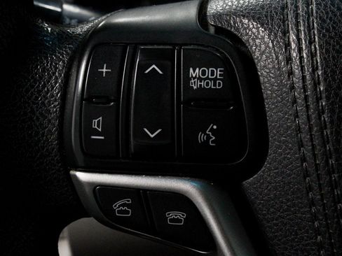 Used 2015 Toyota Sienna L image 26