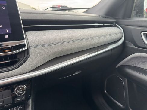 Used 2024 Jeep Compass Latitude image 35