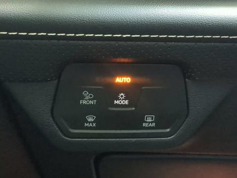 Used 2024 Volkswagen Atlas Cross Sport SEL R-Line AWD/4WD image 28