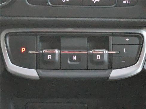 Used 2024 GMC Terrain SLE image 12