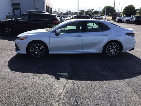 Used 2021 Toyota Camry XLE w/ Cold Weather Package FWD image 11