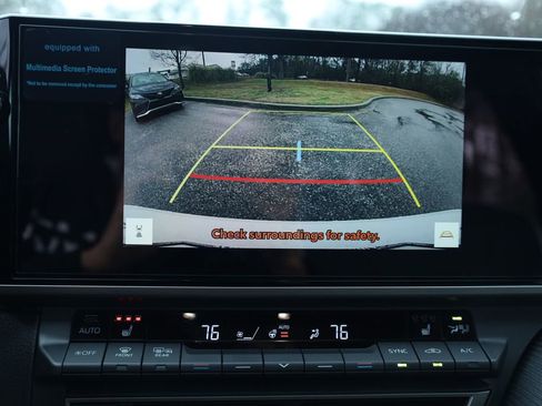 Used 2025 Toyota Camry SE image 39